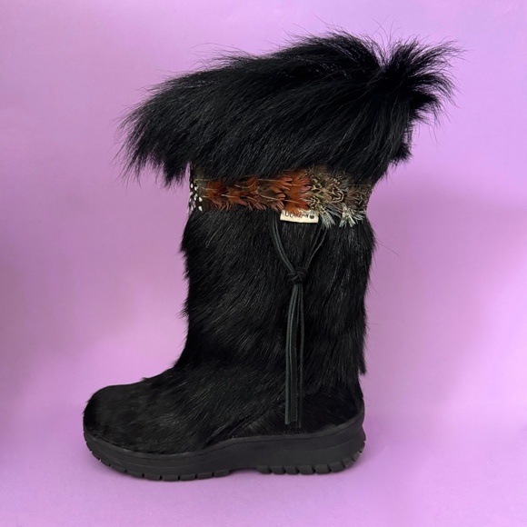 Y2K Women's BearPaw Kola II Black Goat Fur Calf Skin Boots Feather Detail Size 7 - Picture 1 of 11